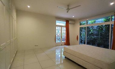 Disewakan Cepat Rumah Bagus Semi Furnished Di Kemang, Jakarta Selatan