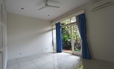 Disewakan Cepat Rumah Bagus Semi Furnished Di Kemang, Jakarta Selatan
