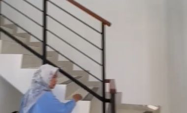 Rumah 2 Lantai Murah di La Diva Greenhill Menganti free biaya-biaya!