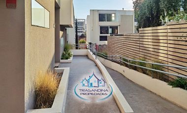 Vende Casa Amoblada 3d 4b 2e - Sector Peñalolén - Santiago