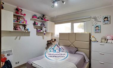 Vende Casa Amoblada 3d 4b 2e - Sector Peñalolén - Santiago