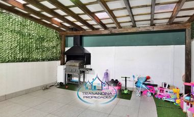 Vende Casa Amoblada 3d 4b 2e - Sector Peñalolén - Santiago