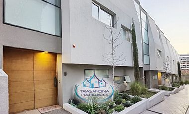 Vende Casa Amoblada 3d 4b 2e - Sector Peñalolén - Santiago