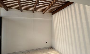 Venta casa de 4 dormitorios con baño a estrenar Mitad del Mundo