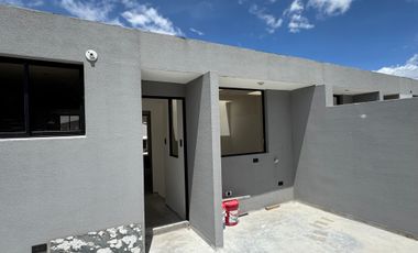 Venta casa de 4 dormitorios con baño a estrenar Mitad del Mundo