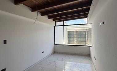 Venta casa de 4 dormitorios con baño a estrenar Mitad del Mundo