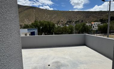 Venta casa de 4 dormitorios con baño a estrenar Mitad del Mundo