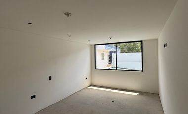 Venta casa de 4 dormitorios con baño a estrenar Mitad del Mundo