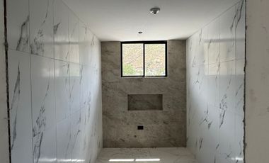 Venta casa de 4 dormitorios con baño a estrenar Mitad del Mundo