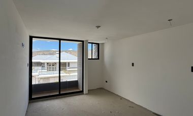 Venta casa de 4 dormitorios con baño a estrenar Mitad del Mundo