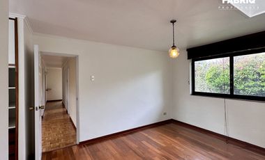 EXCELENTE CASA A PASOS DEL JUMBO LOS PABLOS