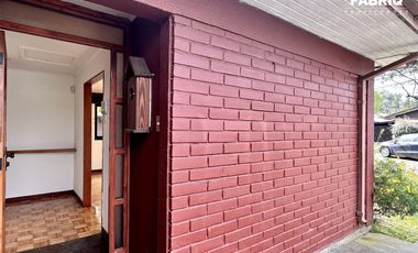 EXCELENTE CASA A PASOS DEL JUMBO LOS PABLOS