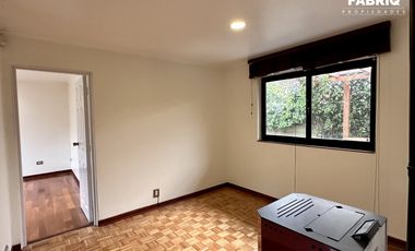 EXCELENTE CASA A PASOS DEL JUMBO LOS PABLOS