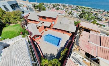 VENDO CASA  EN JARDINES DEL SUR DE LA CIUDAD DE ANTOFAGASTA