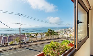 VENDO CASA  EN JARDINES DEL SUR DE LA CIUDAD DE ANTOFAGASTA