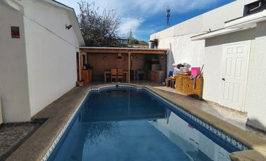 FOCOLARE PROPIEDADES VENDE CASA CERCA DE COMERCIO