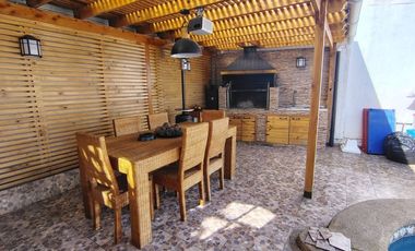 FOCOLARE PROPIEDADES VENDE CASA CERCA DE COMERCIO