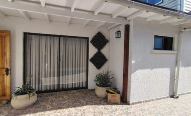 FOCOLARE PROPIEDADES VENDE CASA CERCA DE COMERCIO