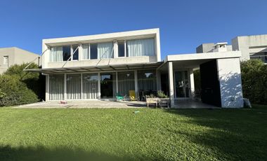 Casa en venta en barrio Arenas del Sur