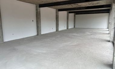 Renta Local Comercial en Plaza Explanada Esmeralda