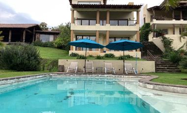 Conjunto de 3 casas en Venta en Malinalco