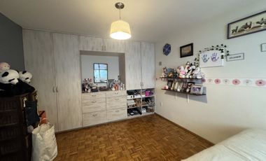 Casa en Teca en calle cerrada