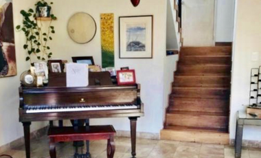 Casa en Teca en calle cerrada