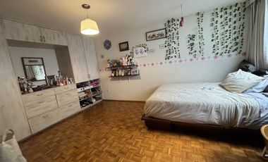 Casa en Teca en calle cerrada