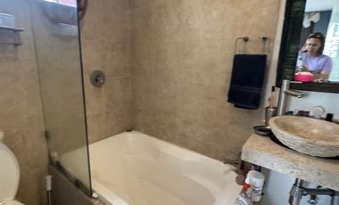 Casa en Teca en calle cerrada