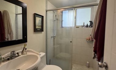 Casa en Teca en calle cerrada