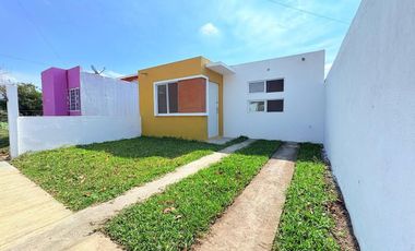 Casa en venta en Veracruz de un piso en Col. Jardines de Medellín Veracruz