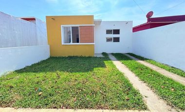 Casa en venta en Veracruz de un piso en Col. Jardines de Medellín Veracruz