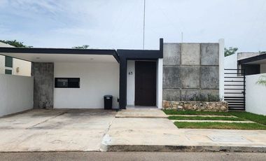 Casa Amueblada con paneles solares y piscina conkal
