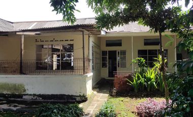 Rumah Semifurnished LT 1000m dekat Stasiun dan Kebun Raya Bogor, Bogor