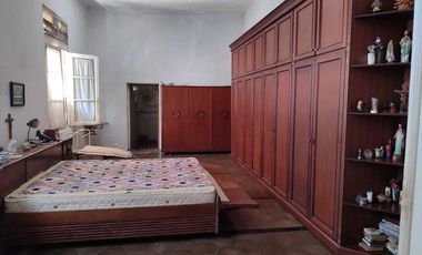 Rumah Semifurnished LT 1000m dekat Stasiun dan Kebun Raya Bogor, Bogor