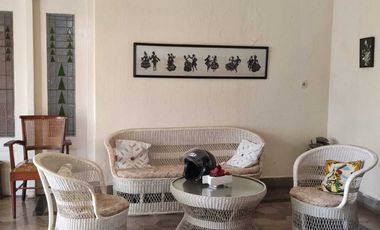 Rumah Semifurnished LT 1000m dekat Stasiun dan Kebun Raya Bogor, Bogor