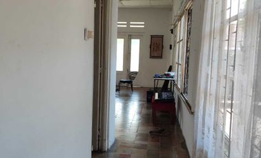 Rumah Semifurnished LT 1000m dekat Stasiun dan Kebun Raya Bogor, Bogor