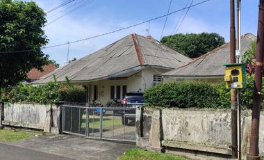 Rumah Semifurnished LT 1000m dekat Stasiun dan Kebun Raya Bogor, Bogor