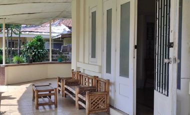 Rumah Semifurnished LT 1000m dekat Stasiun dan Kebun Raya Bogor, Bogor