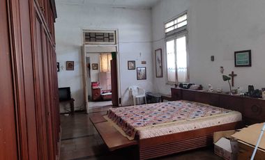 Rumah Semifurnished LT 1000m dekat Stasiun dan Kebun Raya Bogor, Bogor