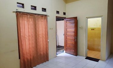 Di sewakan  baru baru  ASRI  jalan lega 10 meter