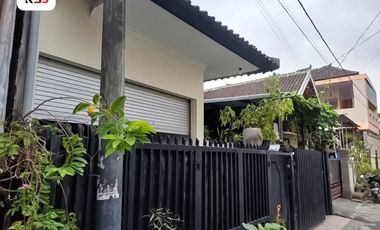 DI JUAL RUMAH 1 LANTAI +1 TOKO SIAP HUNI LOKASI JL GURITA SESETAN