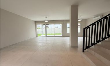 ALQUILER DE CASA EN SANTA MARIA A ESTRENAR - THE WOODS