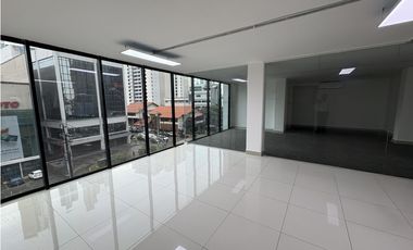 Oficina en Alquiler Calle 50 Panamá – PH Embajador 5.1 - 165m2 - AAH