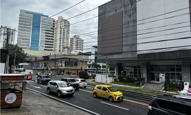 EL CARMEN / PLAZA KORINTHO / 74M / 4 DIVISIONES / FRENTE A VIA