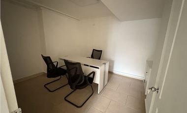 Oficina en Alquiler Calle 50 Panamá – PH Embajador - 131m2 - JAC