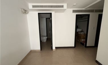 Oficina en Alquiler Calle 50 Panamá – PH Embajador - 131m2 - JAC