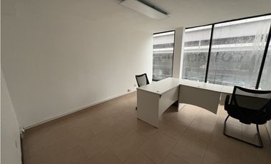 Oficina en Alquiler Calle 50 Panamá – PH Embajador - 131m2 - JAC