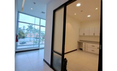 ALQUILO LOCAL COMERCIAL 4 CONSULTORIOS/OFICINAS COSTA DEL ESTE VV