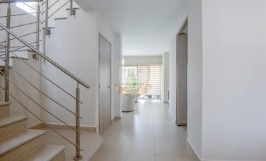 Venta de Casa Modelo Marsella Esquinera en Reserva de Versalles